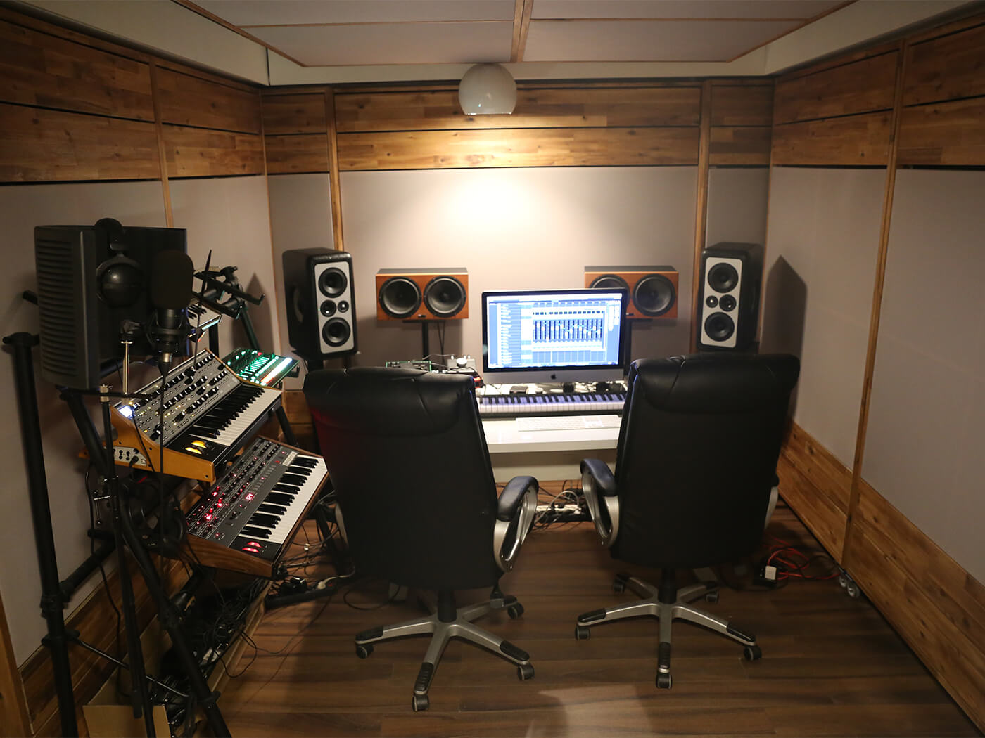 Show Off Your Studio Tube Berger S Creative Temple Musictech